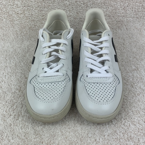 VEJA V-10 Leather Trainers - Picture 2 of 7